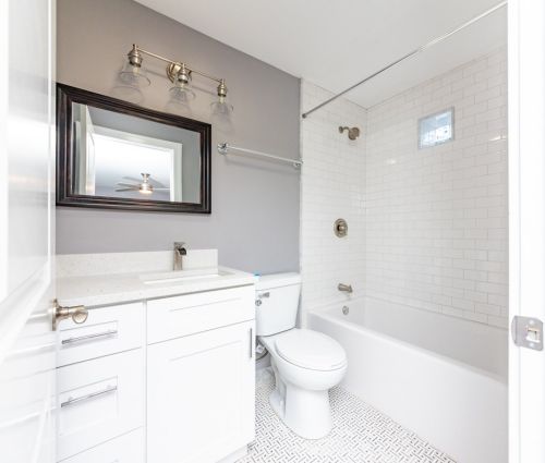 6758 Artesian Ave, Chicago IL  60645-4614 exterior