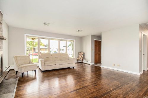 809 12 St, Mishawaka IN 46544-5822 exterior