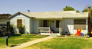 806 Pleasant St, Roseville, CA 95678-1447