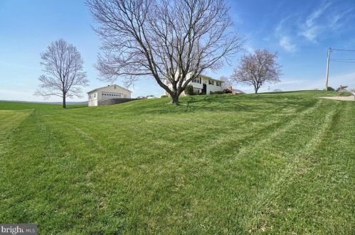 7504 Picnic Wood Rd, Middletown MD 21769-8223 exterior