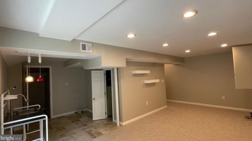 11808 Dinwiddie Dr, Rockville MD  20852-4458 exterior