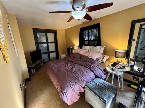 12 7 St, Derby CT 06418-1202 exterior