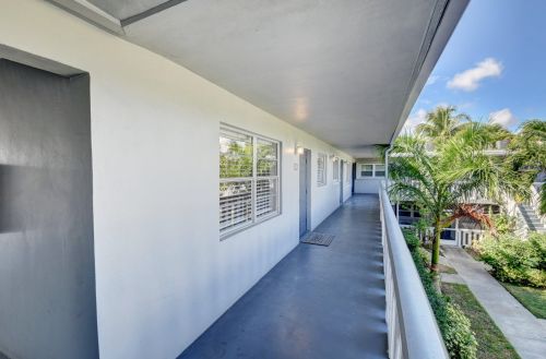 306 1st Ave, Boynton Beach FL 33435-3800 exterior