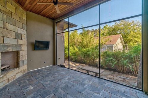 810 Christopher St, Austin TX 78704-1619 exterior