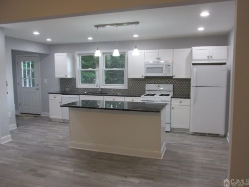 93 Player Ave, Edison NJ  08817-5006 exterior