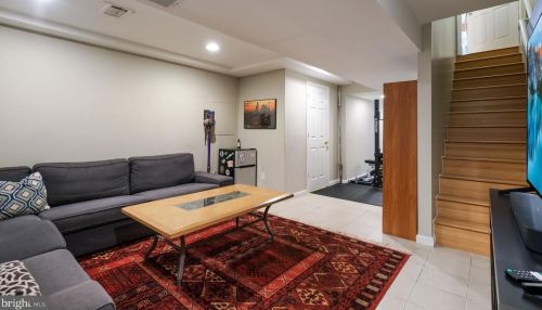 915 19 St, Philadelphia PA 19146-2638 exterior