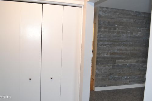 110 Haymac Dr, Kalamazoo, MI 49004-1733