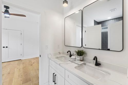 2020 Cambridge Ave, Atlanta GA 30337-1816 exterior