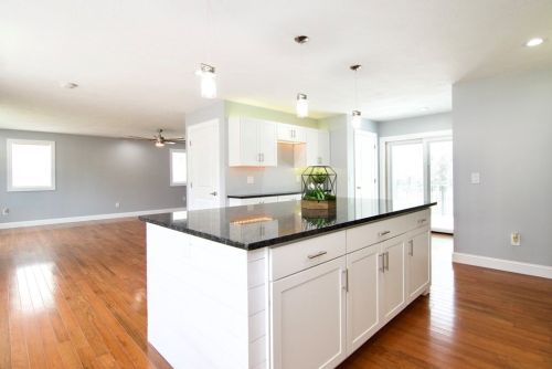 75 Rochford Cir, Springfield MA  01128-1024 exterior