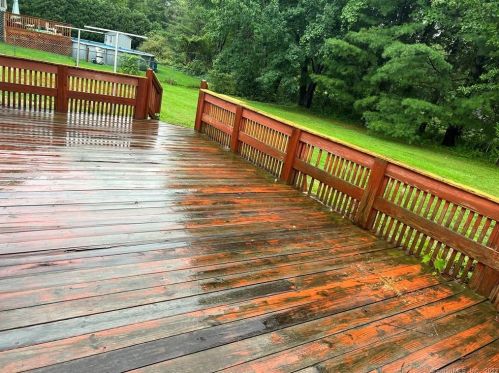 28 Weymouth Rd, Enfield CT 06082-6048 exterior