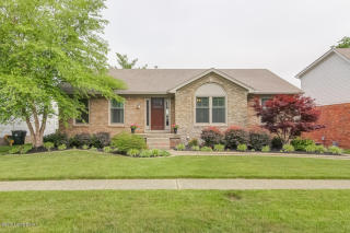 8805 Raintree Dr, Louisville, KY 40220-3452