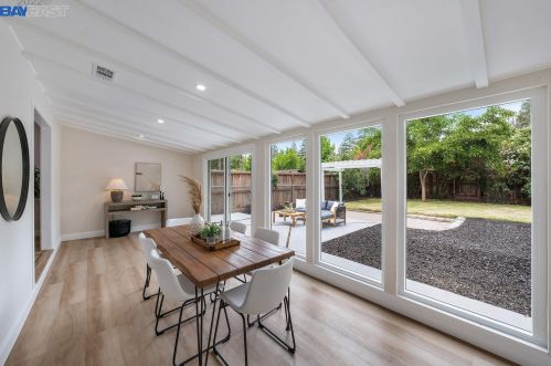 1143 Carey Dr, Concord CA 94520-4337 exterior