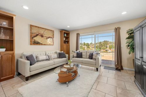 933 Verona Dr, Fullerton CA 92835-3340 exterior