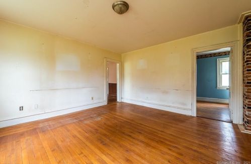 1075 Poquonock Ave, Windsor CT 06095-1234 exterior