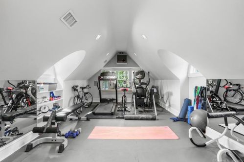 200 Byram Shr Rd, Greenwich CT 06830-6928 exterior