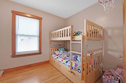 2818 72 Ct, Chicago IL 60707-1507 exterior