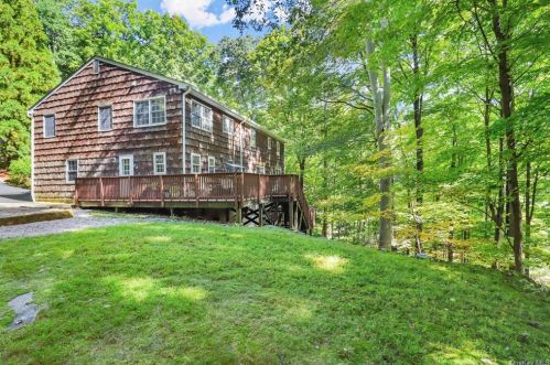 683 Bedford Rd, Armonk NY 10504-2905 exterior