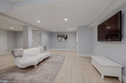 8701 Belmart Rd, Rockville MD  20854-1610 exterior