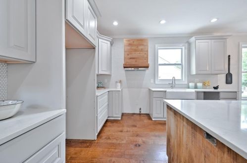 1477 Mercer Ave, Atlanta GA  30337-1515 exterior