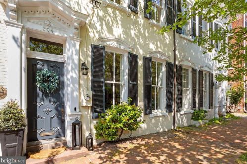 204 Royal St, Alexandria VA  22314-2627 exterior