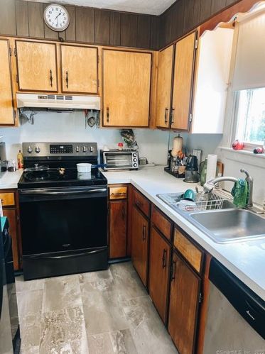 323 Maple St, Killingly CT 06239-1705 exterior