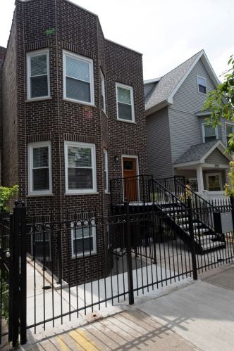 2917 Gresham Ave, Chicago IL  60618-6706 exterior