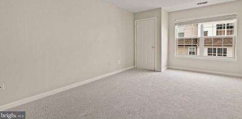 3805 Eisenhower Ave, Alexandria VA 22304-6427 exterior