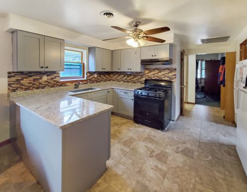 4527 Richmond St, Chicago, IL 60625-3825