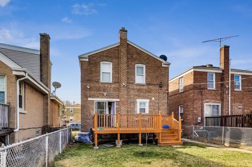 6438 Foster Ave, Chicago IL 60656-2248 exterior