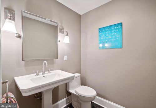 128 Bainbridge St, Philadelphia PA  19147-2402 exterior