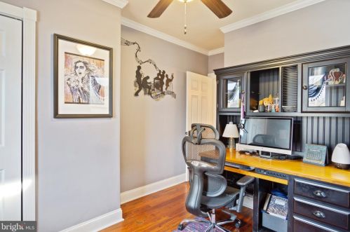 250 Krams Ave, Philadelphia PA 19128-4734 exterior