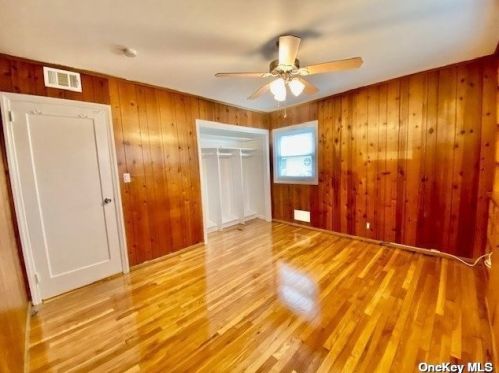 87 Regent St, Valley Stream NY 11580-4029 exterior