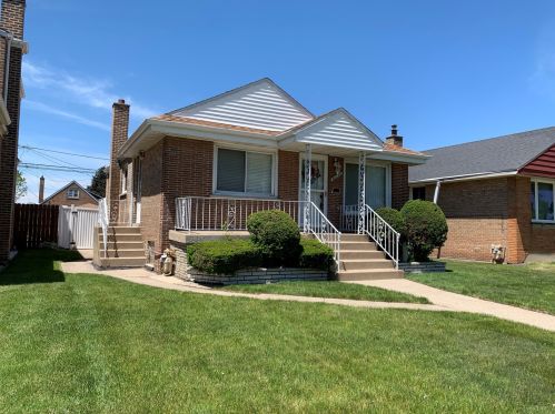 10824 Avenue, Chicago, IL 60617-6748