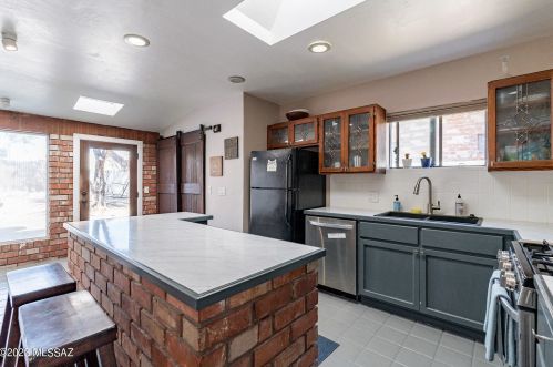 2221 2 St, Tucson AZ 85711-1058 exterior