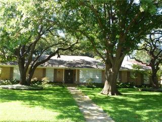 5818 Melshire Dr, Dallas TX  75230-2118 exterior