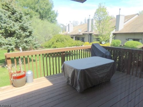 23 Sparrow Cir, Fredon NJ 07860-1492 exterior