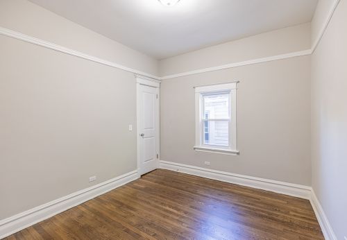 1042 Marquette Rd, Chicago IL  60637-4318 exterior