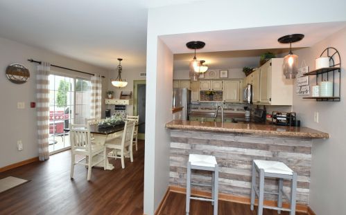 4967 Maple Leaf Cir, Milwaukee WI 53220-2780 exterior