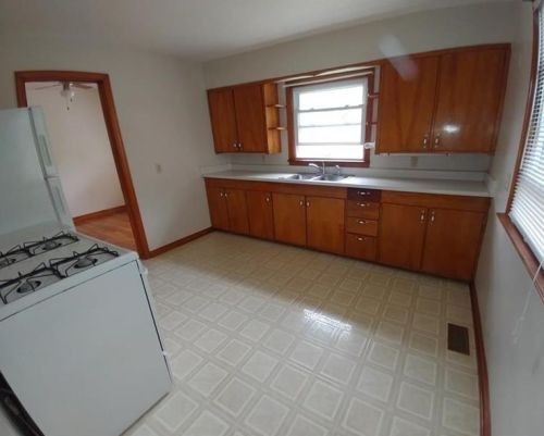 312 Meadow St, Meadville, PA 16335-1231