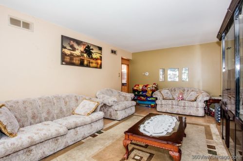 5515 Kildare Ave, Chicago IL 60629-5733 exterior