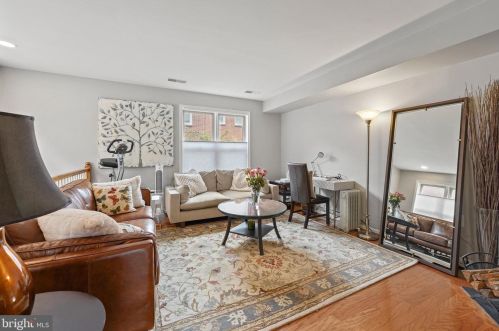 1475 A St, Washington DC  20003-1524 exterior