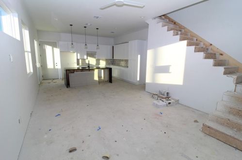 5421 Blue Bird Ln, Austin TX 78745-3149 exterior