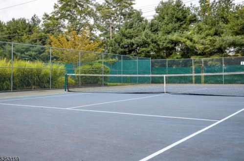 39 Wareham Ct, Scotch Plains NJ 07076-3132 exterior