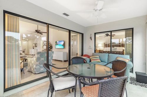 909 Reef Pt Cir, Naples FL 34108-8772 exterior