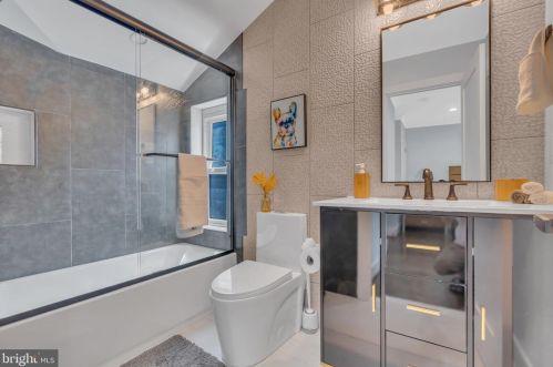 315 Patrick St, Alexandria VA 22314-2443 exterior