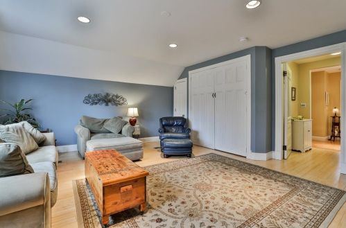 8 Oakmont Dr, Concord NH 03301-6916 exterior