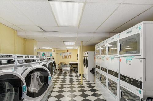 180 Pearsall Dr, Mount Vernon NY 10552-3945 exterior