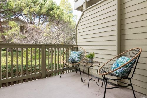 121 Eucalyptus Knl St, Mill Valley CA 94941-2247 exterior