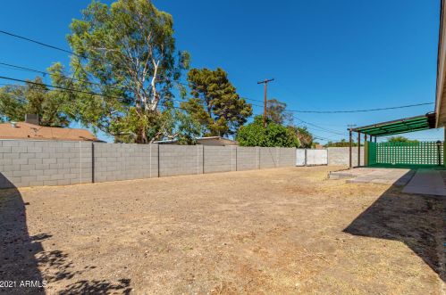 2902 Desert Cv Ave, Phoenix AZ 85028-3430 exterior