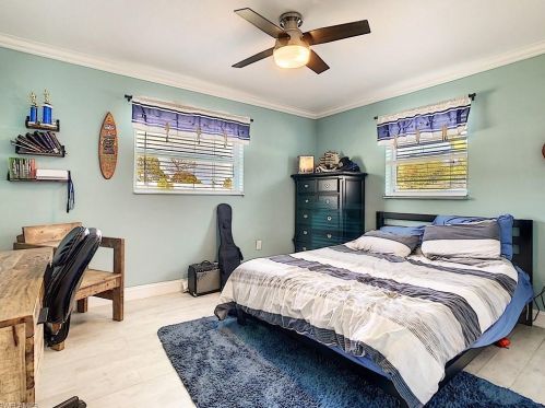 1154 Illinois Dr, Naples FL 34103-3888 exterior